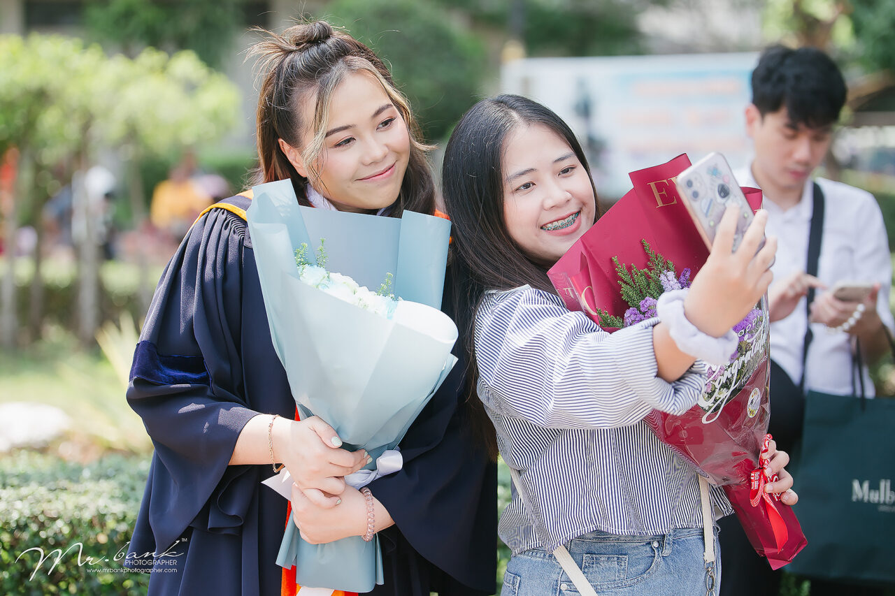 Earn-Ramkhamhaeng University