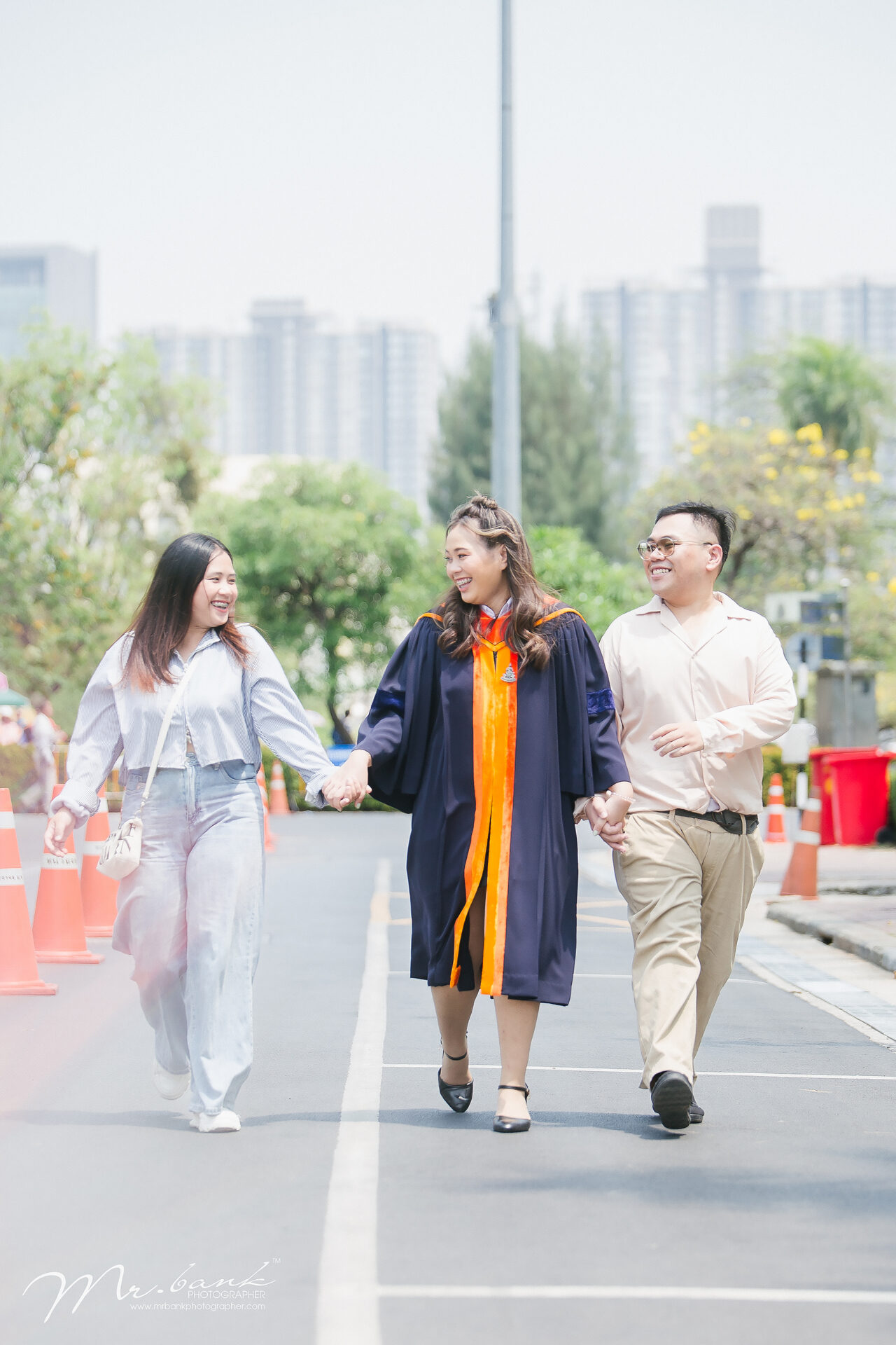Earn-Ramkhamhaeng University